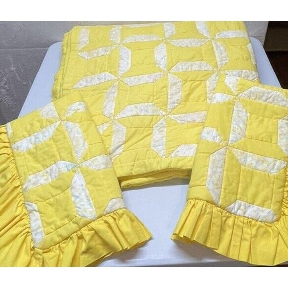 Stunning Sunny Yellow and White handmade Quilted Blanket & Shams Twin / Daybed - Picture 11 of 16